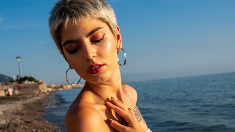 El cabello corto también necesita cuidados en verano